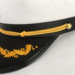 Hõljuge stiilselt: täiskasvanute laeva kapteni karnevalimüts